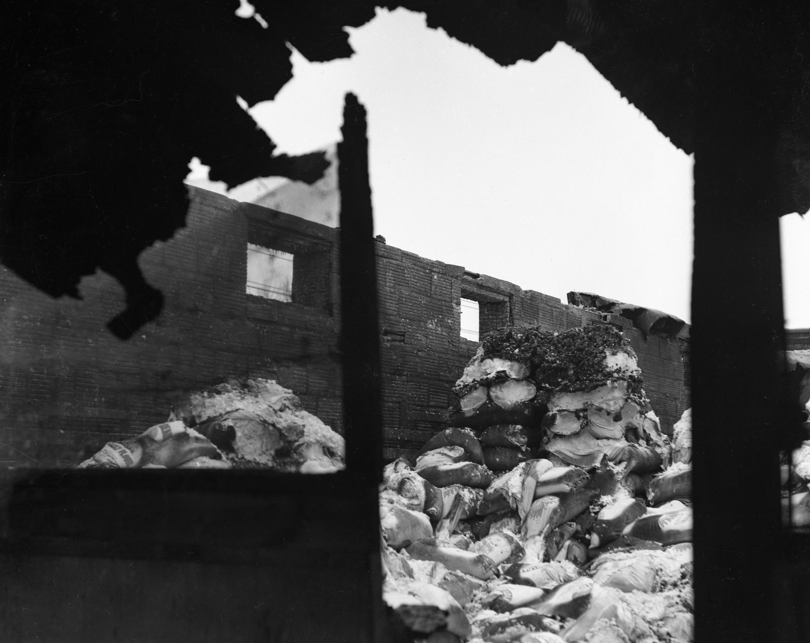 Northwestern Distributing fire SL2907 02.jpg